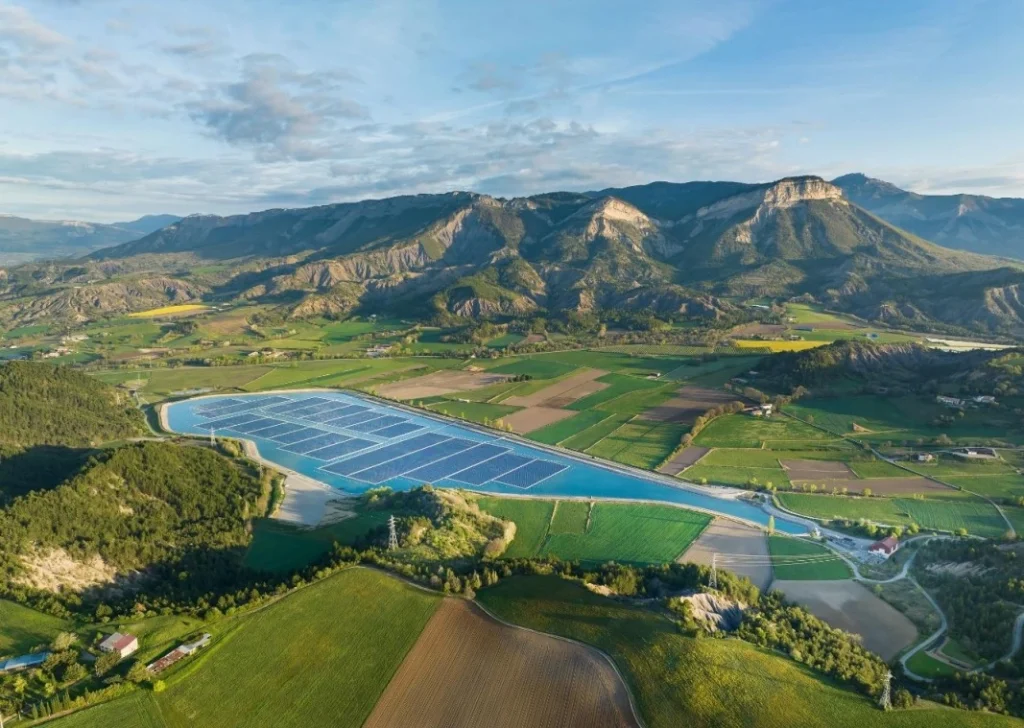 centrale flottante edf sur un lac
