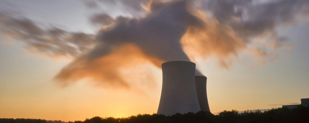 réacteur nucléaire en bord de rivière